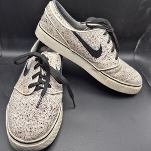 Nike SB Stefan Jonoski Speckled Skateboard Sneakers with Black Swoosh